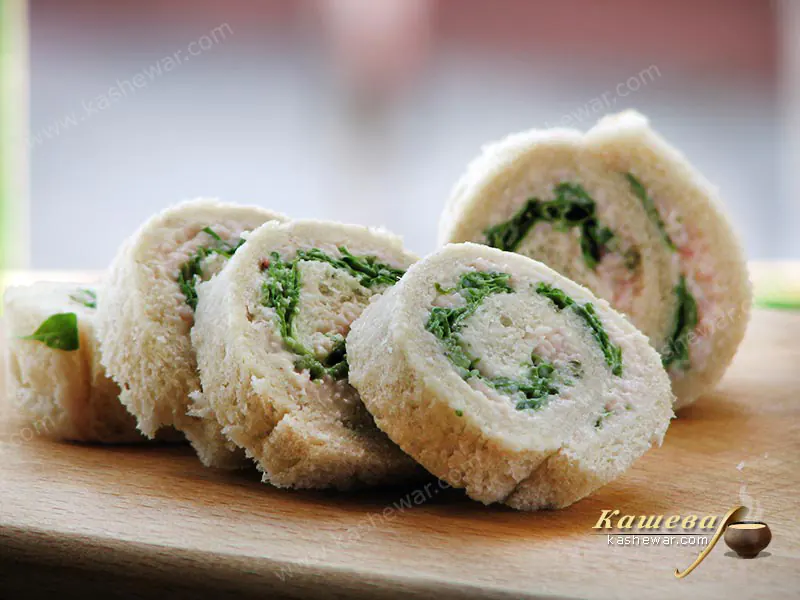 Рулет з шинкою, сиром та руколою – рецепт з фото, італійська кухня