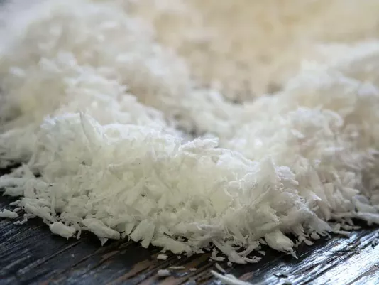 White coconut flakes