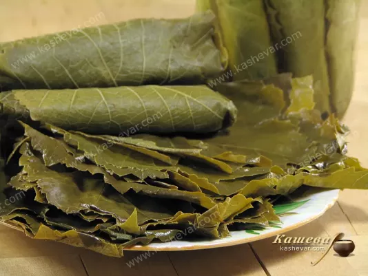 Маринованные виноградные листья
