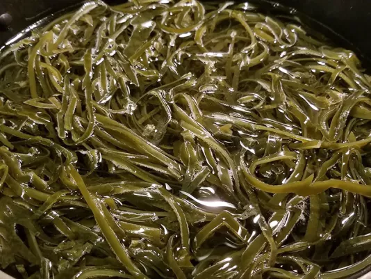 Маринованная морская капуста