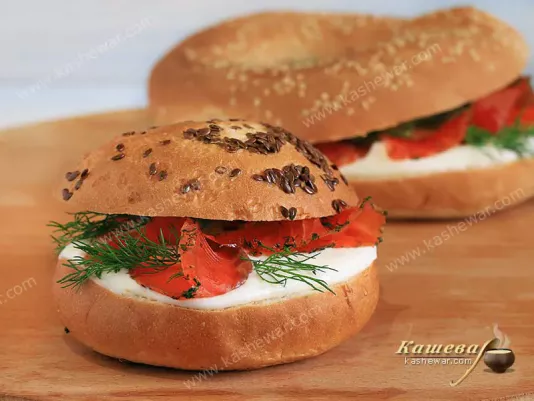 Булочки з лососем та вершковим сиром – рецепт з фото, німецька кухня