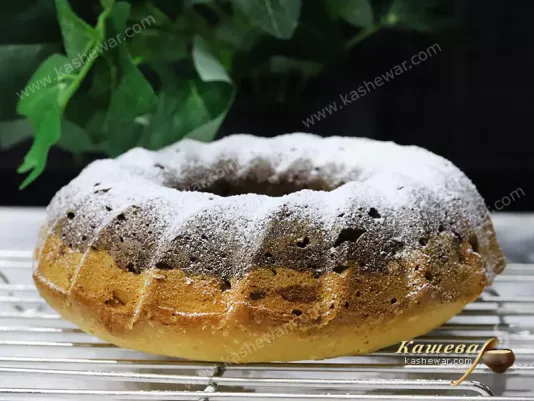 Двошаровий кекс з какао та горіхами – рецепт з фото, випічка