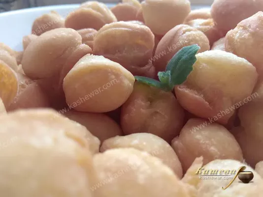 Fried yeast dough balls