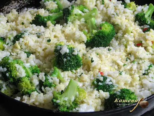 Rice with broccoli and egg