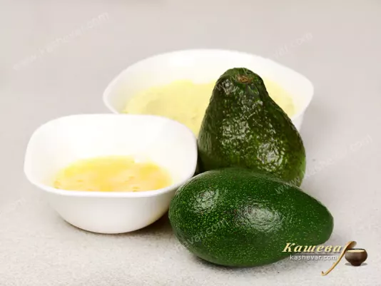 Avocado with egg and cornmeal
