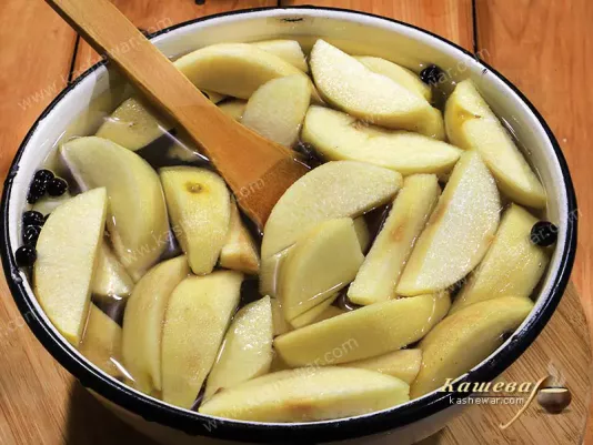 Quince in the marinade
