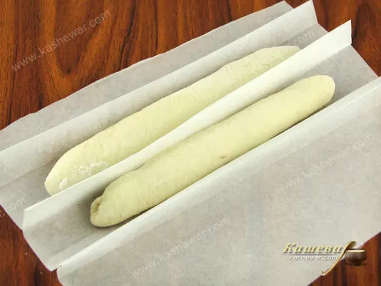 Lay the baguette out on a towel
