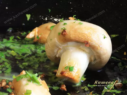 Champignons with parsley in a pan