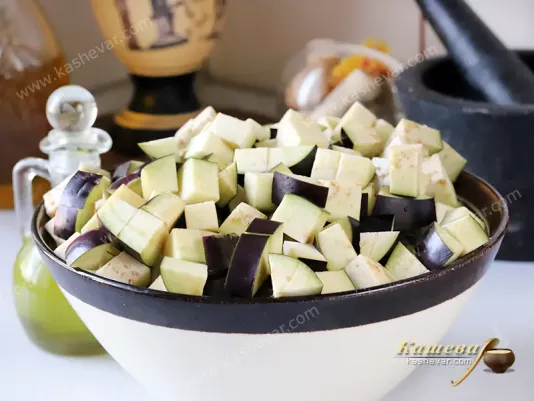 Баклажаны порезанные кубиком