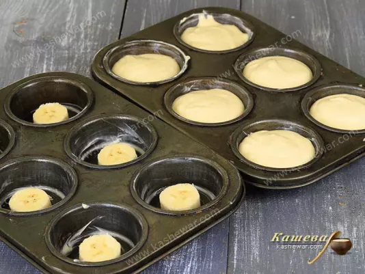 Sponge dough in tins