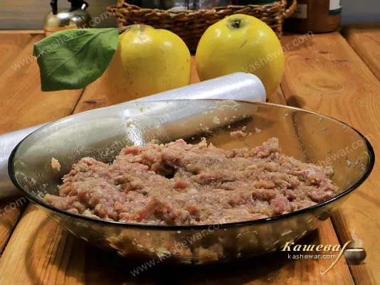Minced lamb for quince