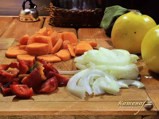 Coarsely chopped vegetables and quince