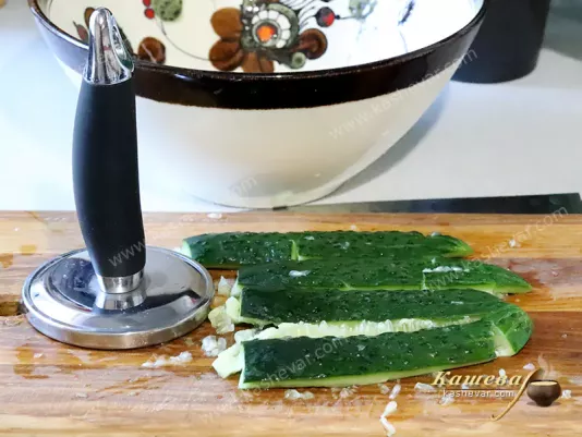 Beat and cut the cucumbers