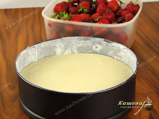 Form filled with dough