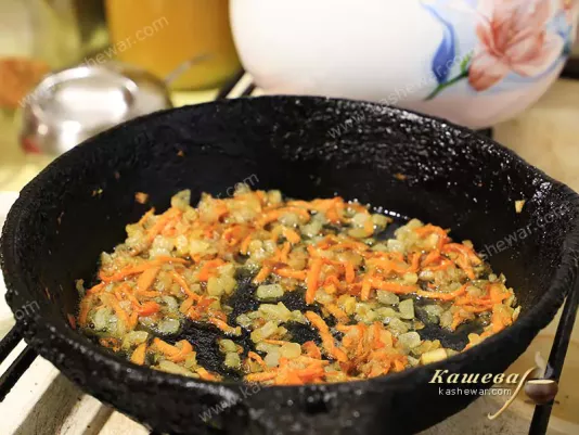 Зажарка из лука и моркови