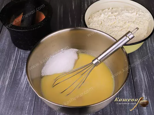 Опара з цукром, борошном та шафраном