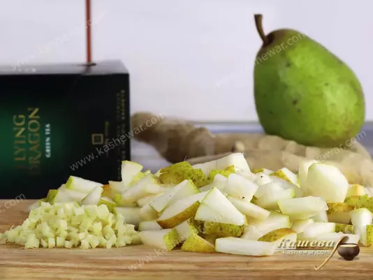Chopped ginger and pear