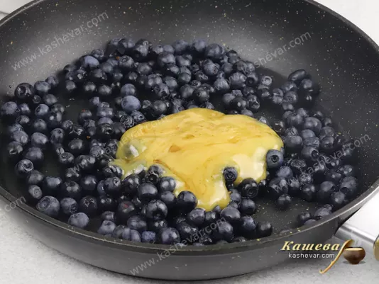 Bilberries with honey