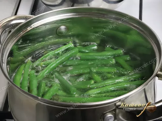 Green beans boiled in water