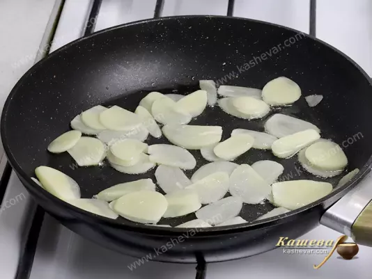 Garlic is fried in a frying pan in oil