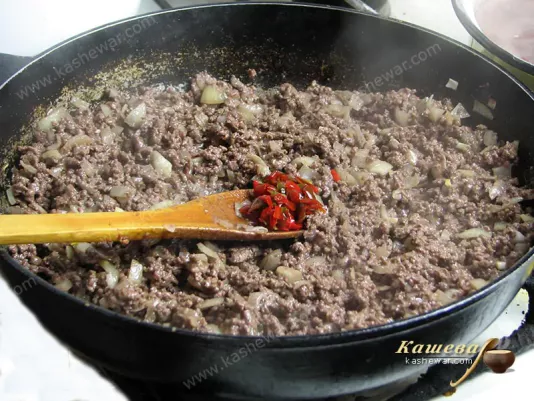 До фаршу додати перець чилі