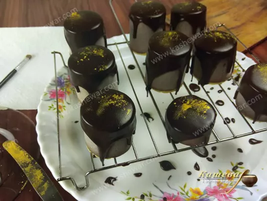 Dessert covered with icing