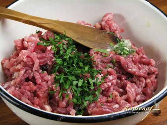 Minced meat with spices and herbs