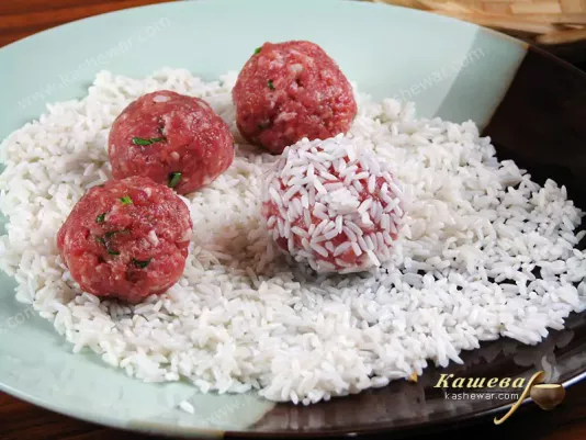 Meatballs in rice