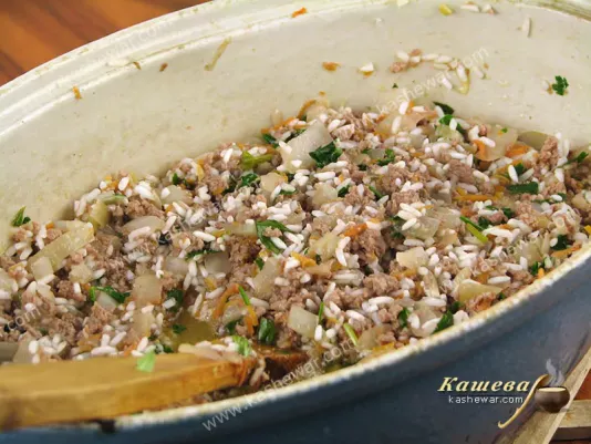 Add rice to fried meat