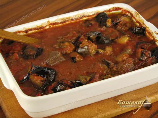 Braised beef with eggplant in tomato sauce