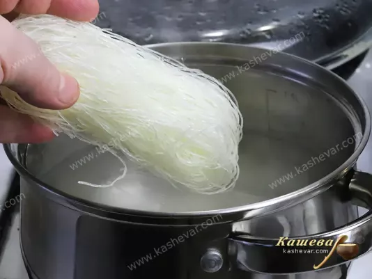 Вареная лапша фунчоза