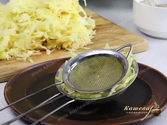 Shredded potatoes between baskets
