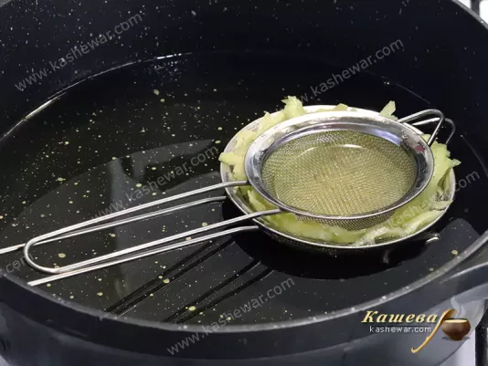 Potato nests in oil