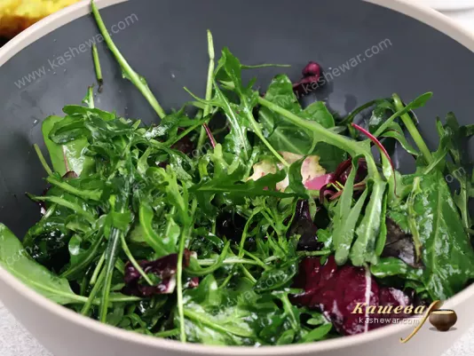 Mix salad with vinaigrette dressing