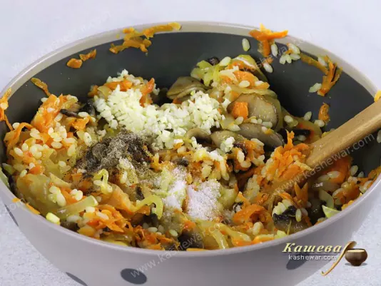 Vegetable stuffing for cabbage rolls