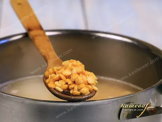 Горох на ложці