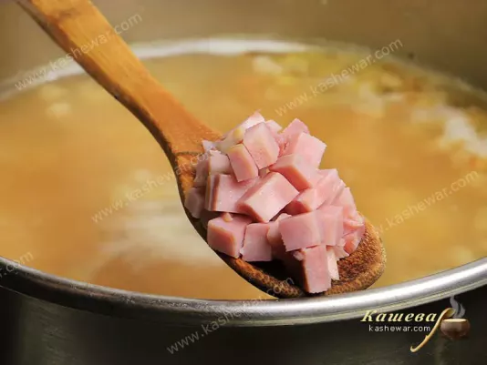 Ham in pea soup