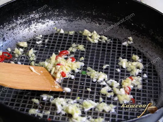Roasting hot peppers and ginger