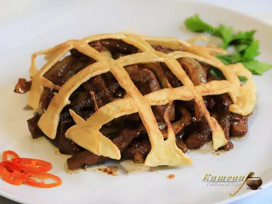 Beef in egg lace