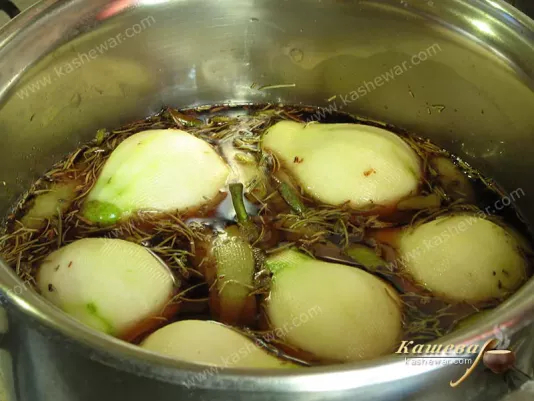 Pears in wine