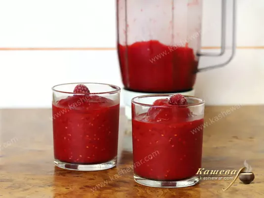 Thick raspberry lemonade
