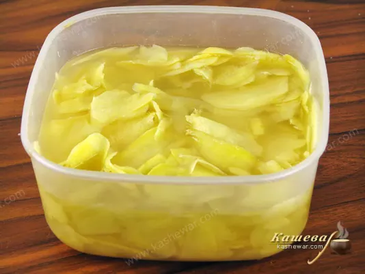 Имбирь залитый маринадом