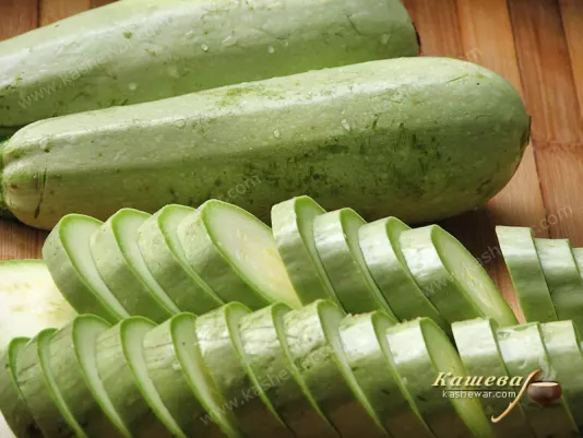 Preparing zucchini for caviar