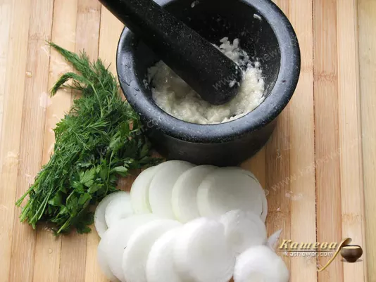 Onions and spices for squash caviar