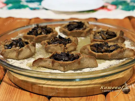 Carols on a glass pan