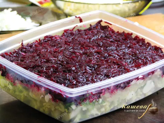 Grated beets in salad