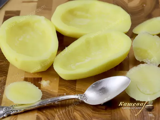 Peeled and prepared potatoes