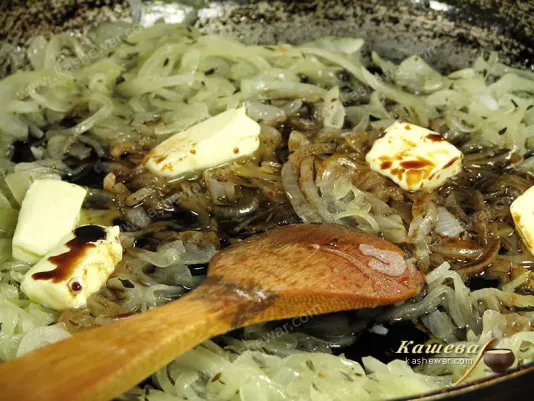 Sauteed onions with balsamic vinegar