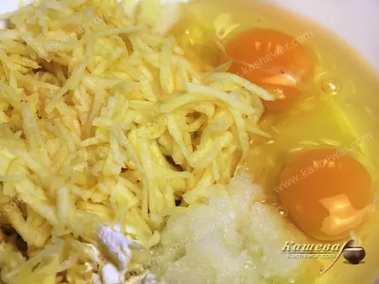 Grated apples and eggs