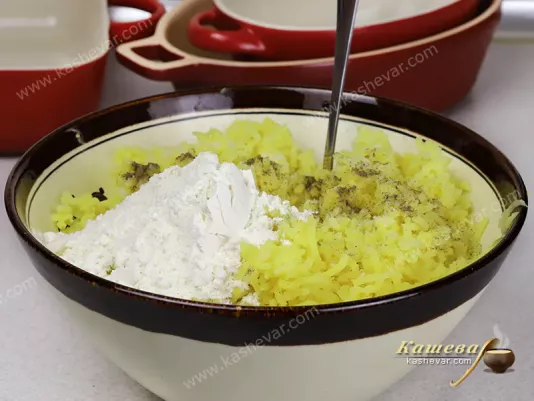 Mashed potatoes with flour and spices